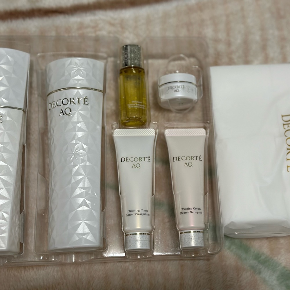 Decorté AQ Perfect Repair Set - Picture 3 of 3